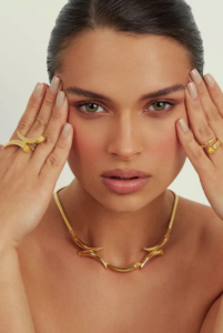 Como escolher o conjunto de semijoia ideal para cada ocasião? Do dia a dia a eventos especiais.